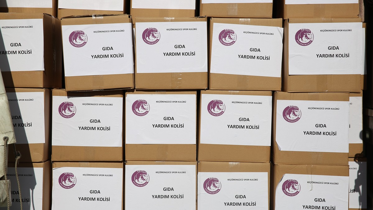 İhtiyaç sahibi ailelere gıda yardımı