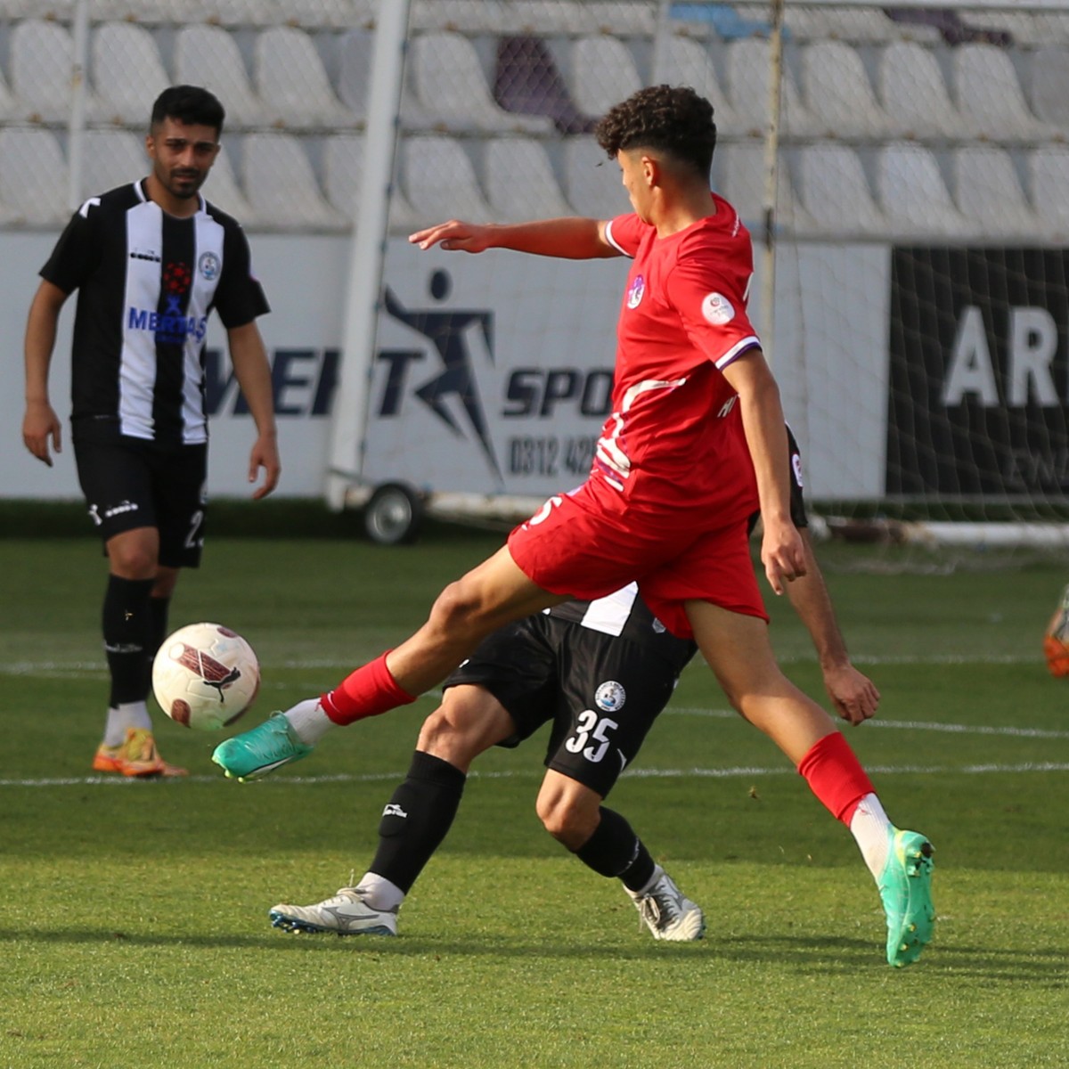 Ankara Keçiörengücü: 4 -2 Burhaniye Belediyespor