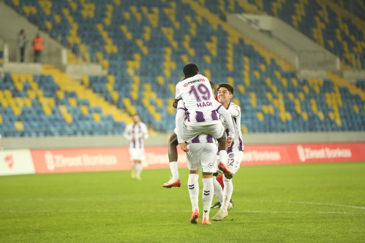 Emre Gökdemir İnşaat Ankara Keçiörengücü-3 - Beyoğlu Y.Çarşı Spor A.Ş.-1 (ZTK)
